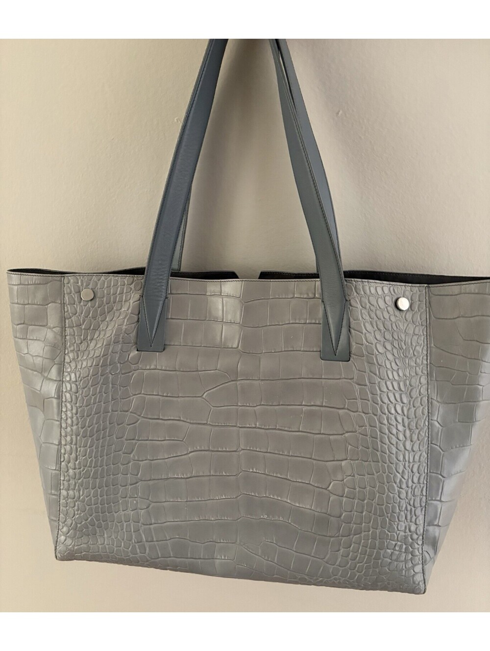 Vince. Gray Croc Embossed Large Tote Bag Magnetic Closure w/ Pouch Silver HW - Picture 2 of 9